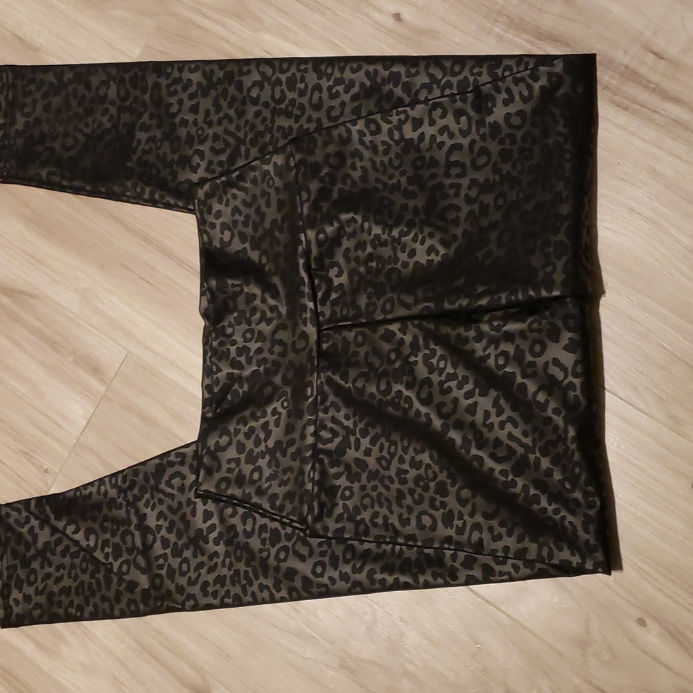 Black Leopard Faux Leather Leggings - Picture 4 of 5